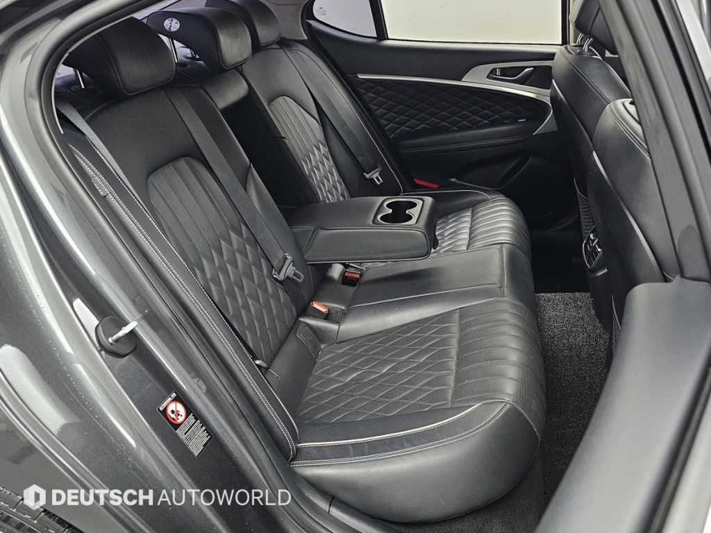 Genesis G70 - Vista 12