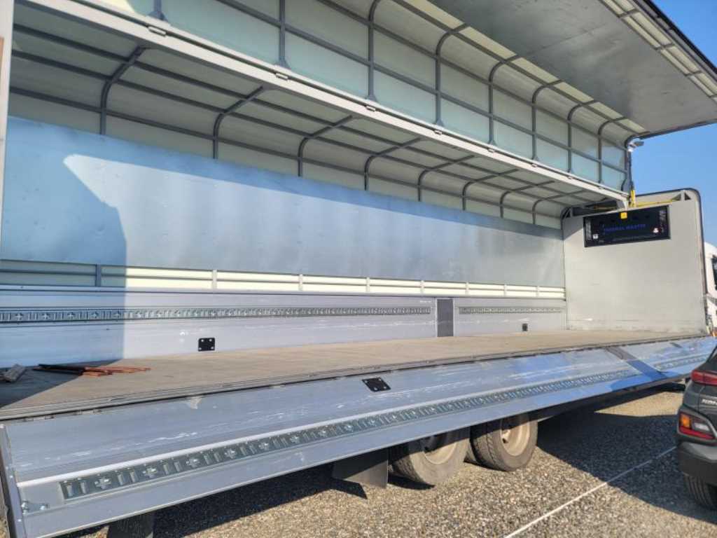 medium and large cargo truck - Vista 8