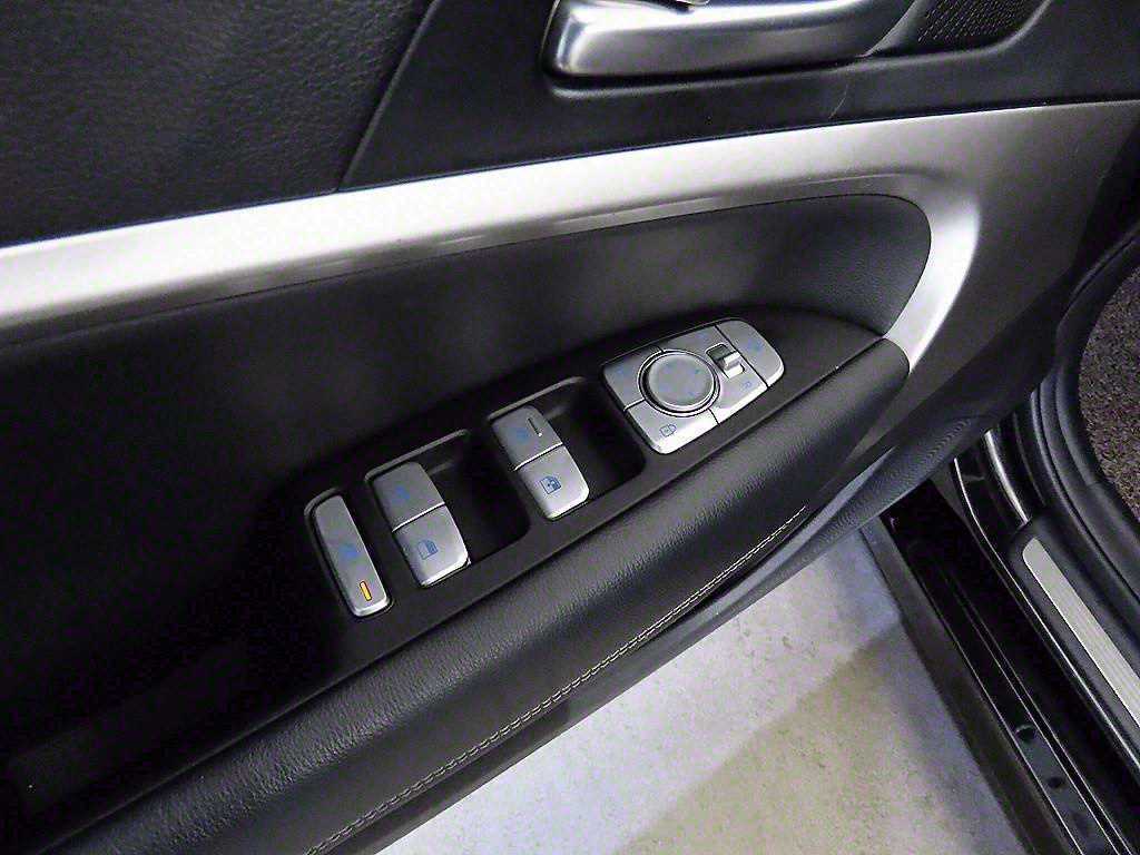 Genesis G70 - Vista 12