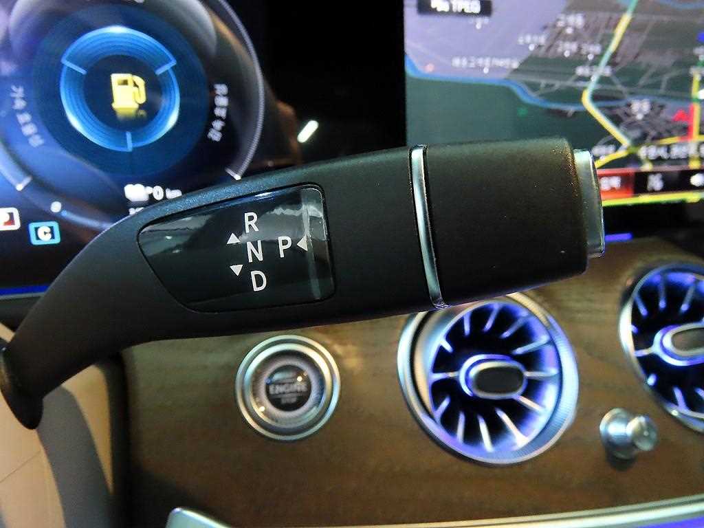 Mercedes Benz E class - Vista 12