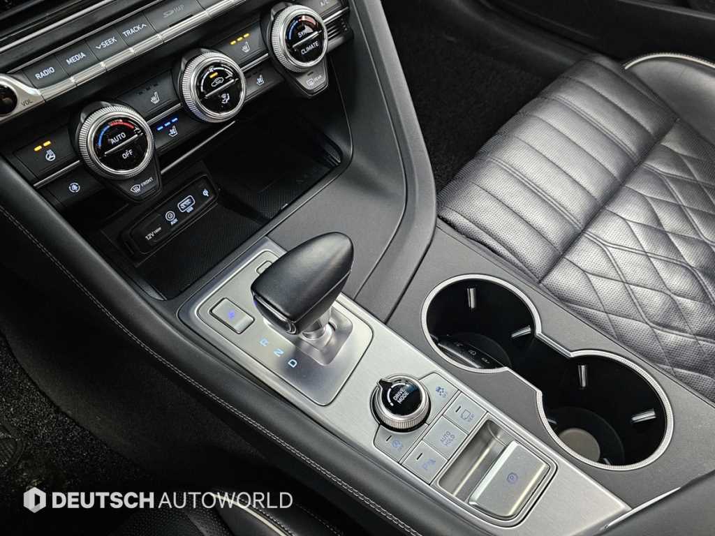 Genesis G70 - Vista 9