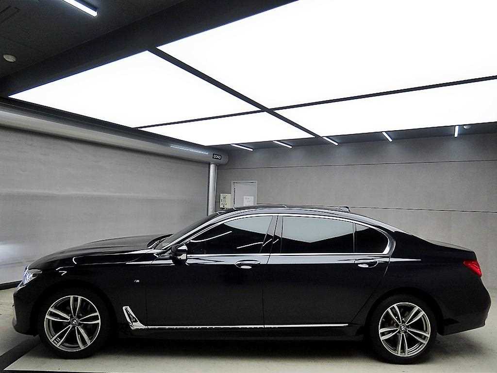 BMW 7 Series - Vista 4