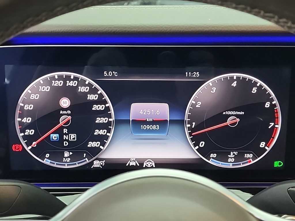 Mercedes Benz E class - Vista 6