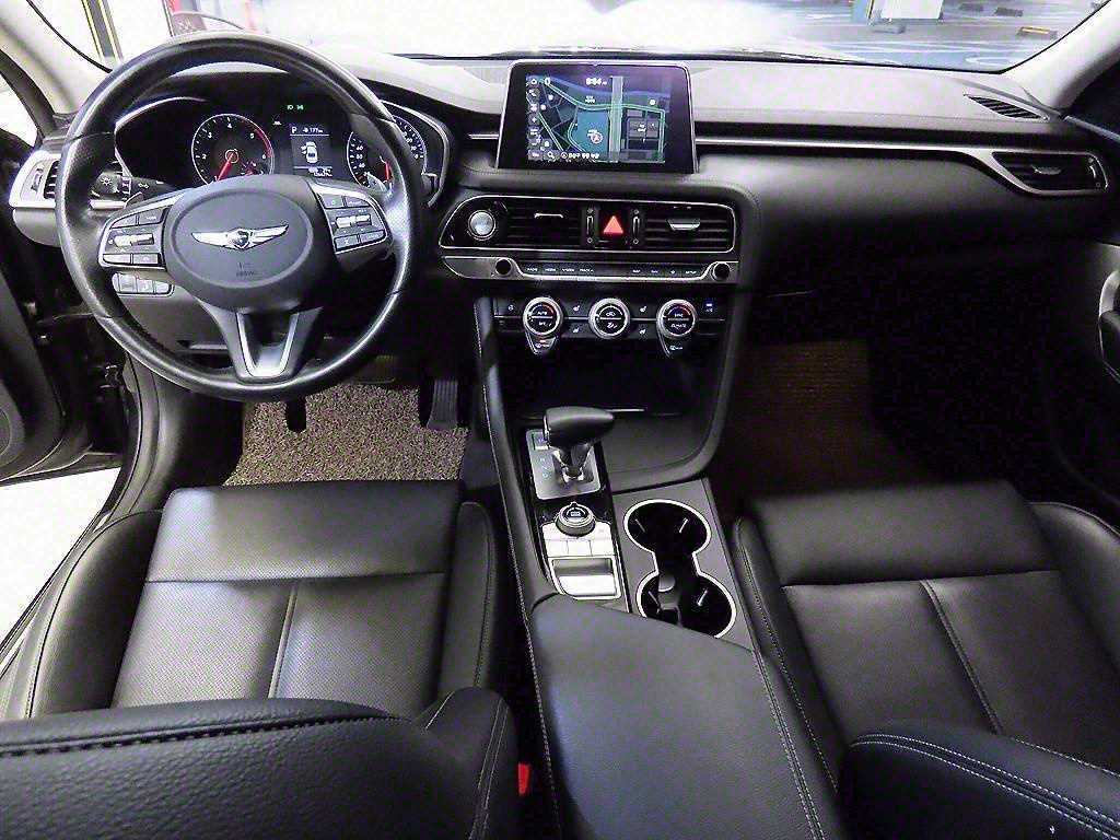 Genesis G70 - Vista 9