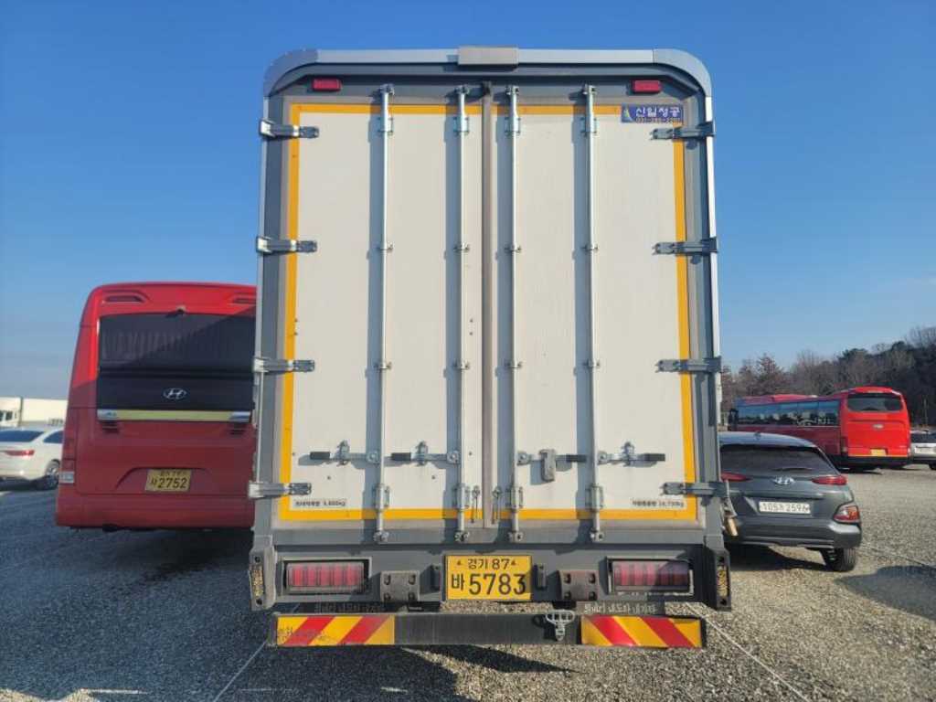 medium and large cargo truck - Vista 6