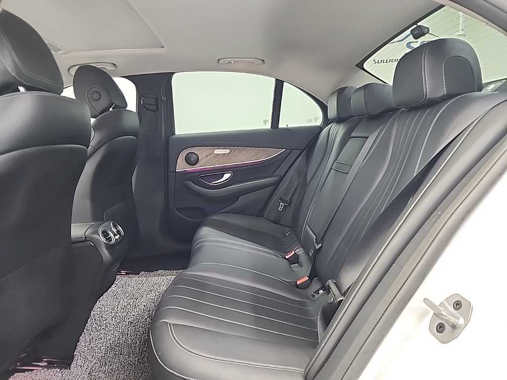 Mercedes Benz E class - Vista 12