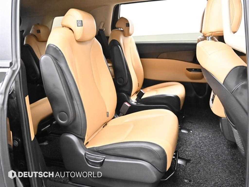 KIA Carnival - Vista 12