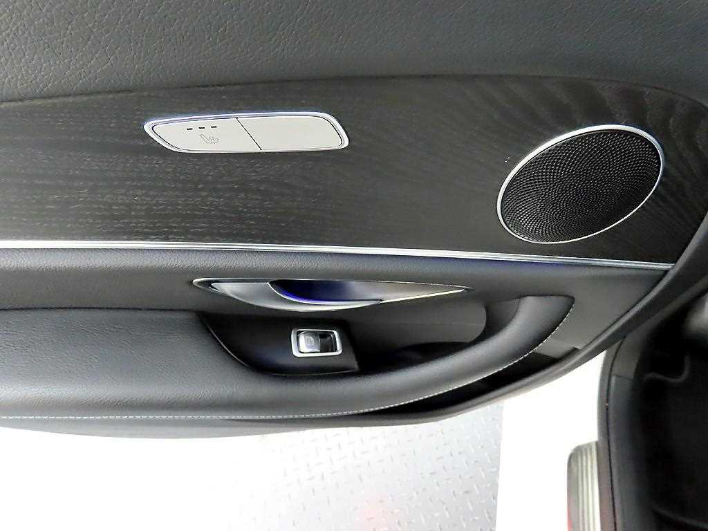 Mercedes Benz E class - Vista 12