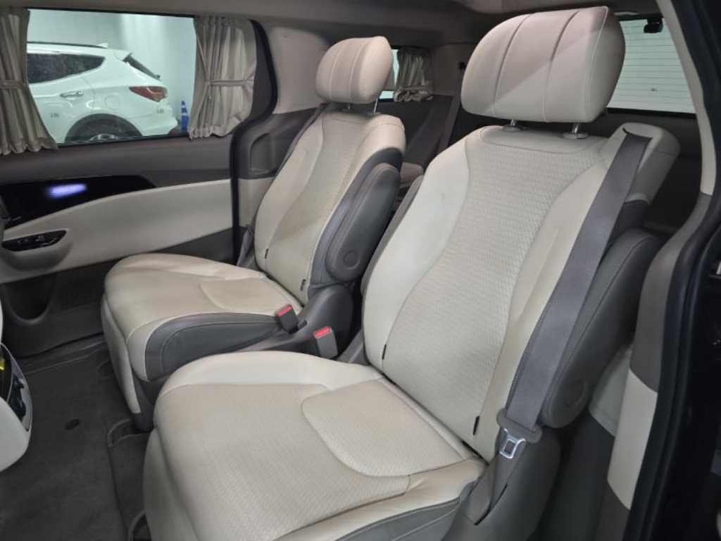 KIA Carnival - Vista 2