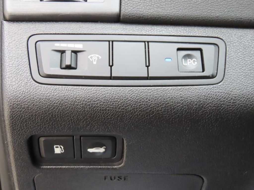 HYUNDAI Sonata - Vista 11