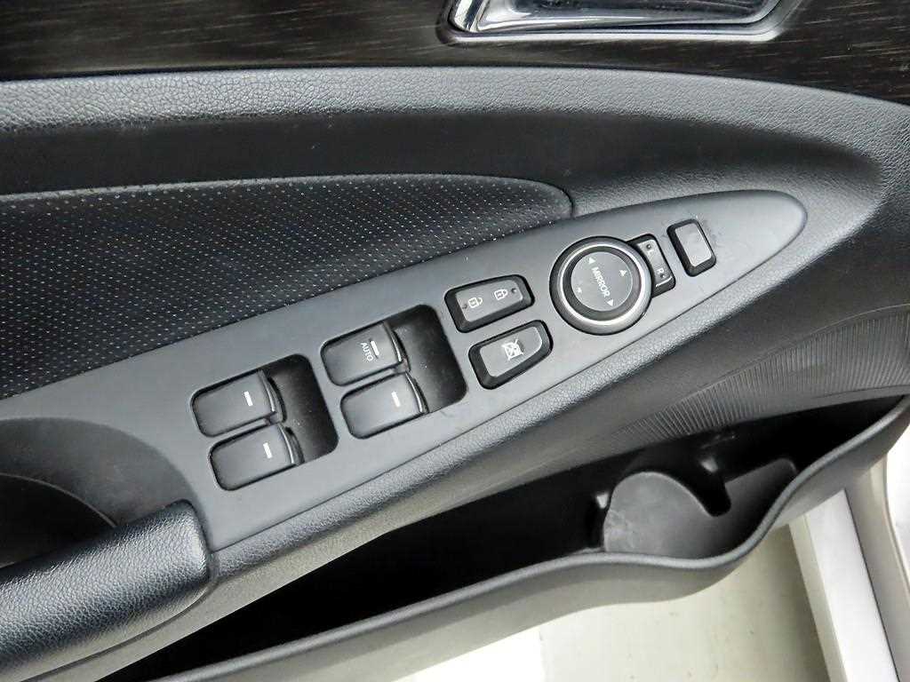 HYUNDAI Sonata - Vista 11