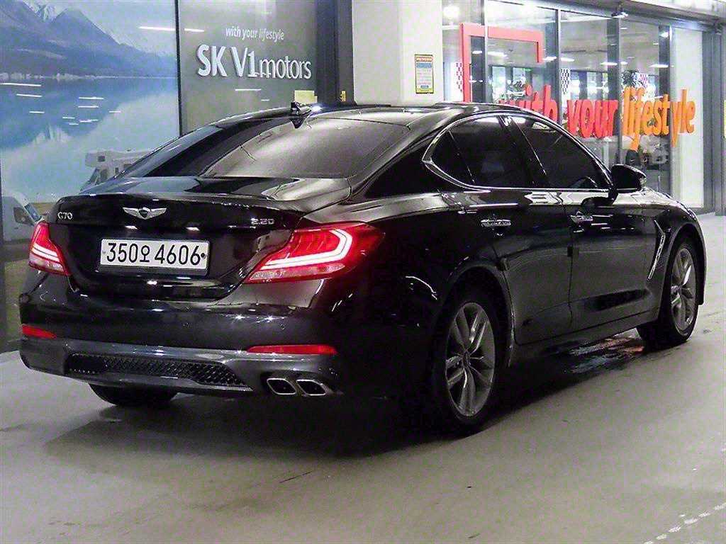 Genesis G70 - Vista 3