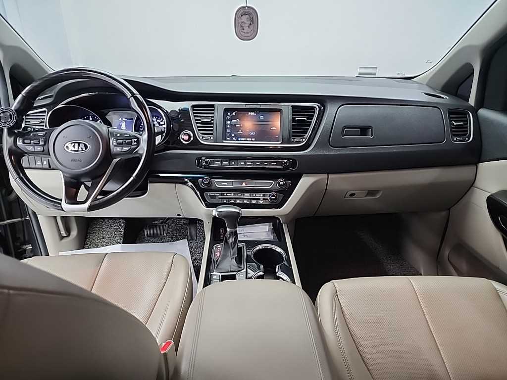 KIA Carnival - Vista 7