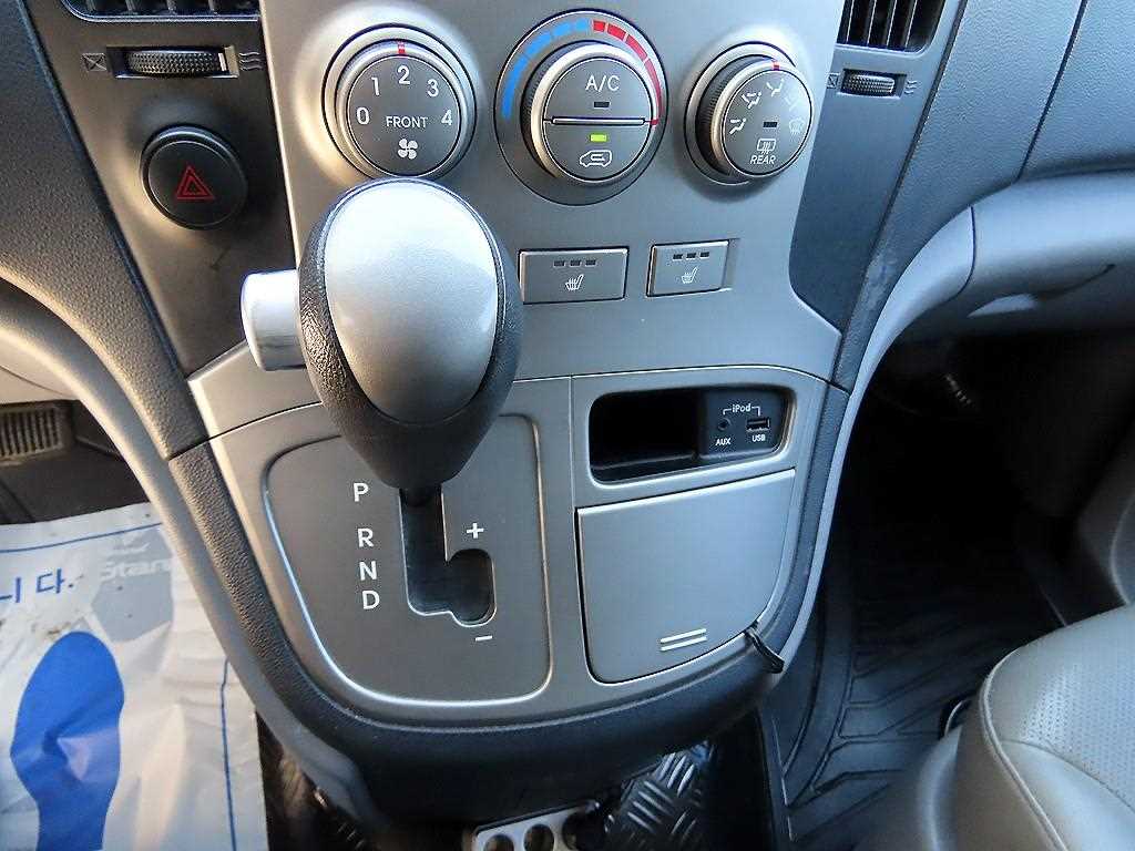 HYUNDAI Starex - Vista 10