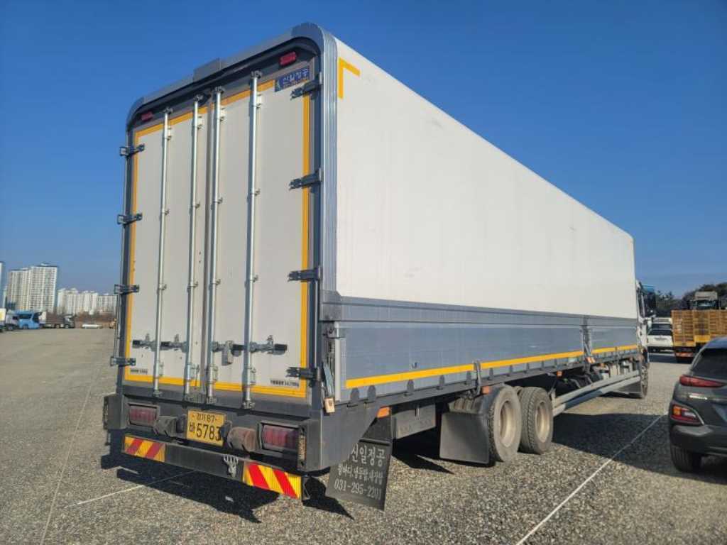 medium and large cargo truck - Vista 5