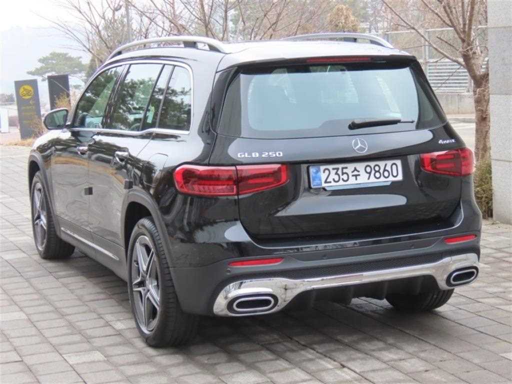 Mercedes Benz GLB Class - Vista 4