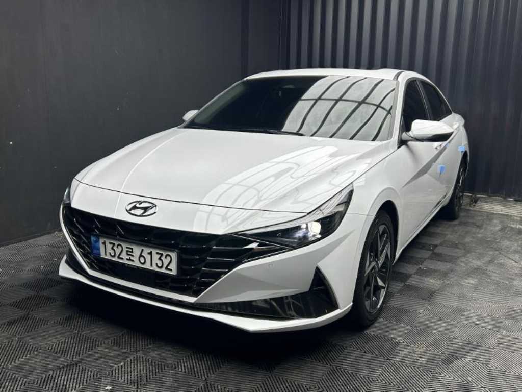 HYUNDAI Avante - Vista 3