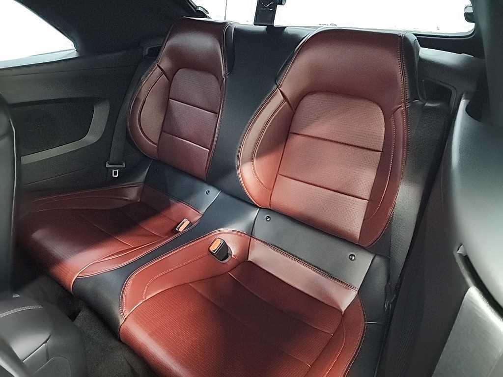 Ford Mustang - Vista 12