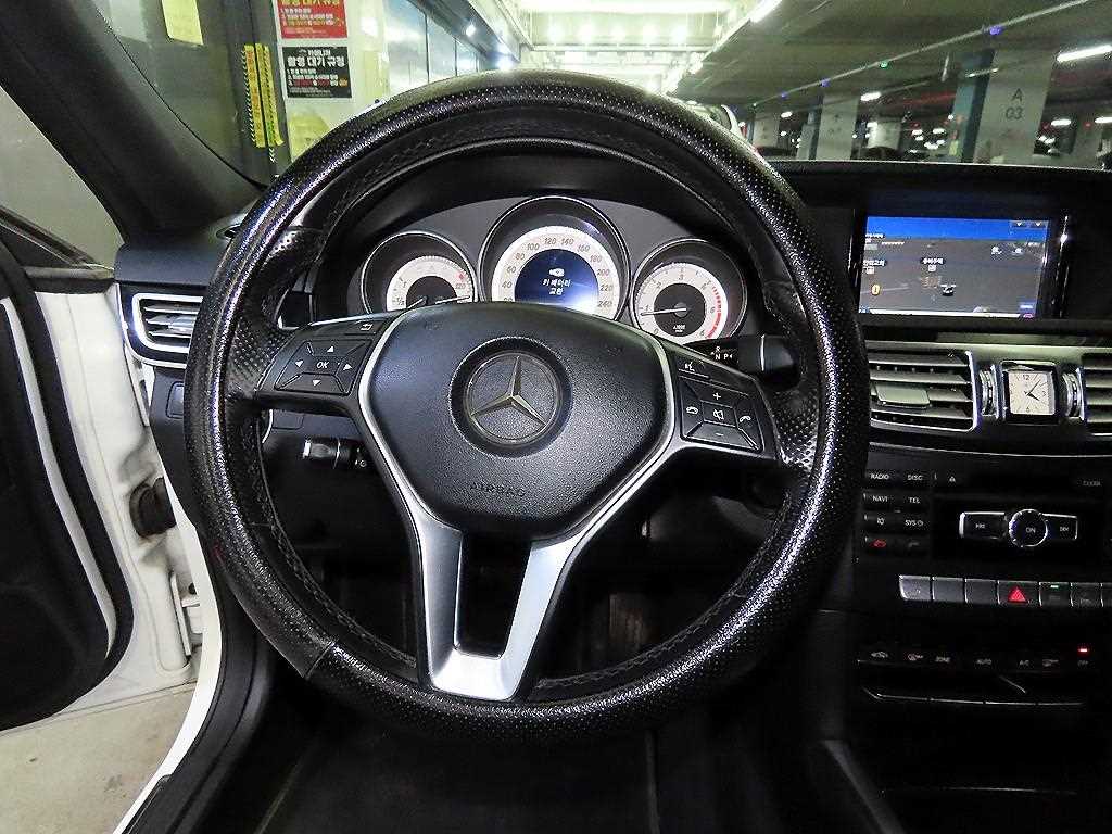 Mercedes Benz E class - Vista 8