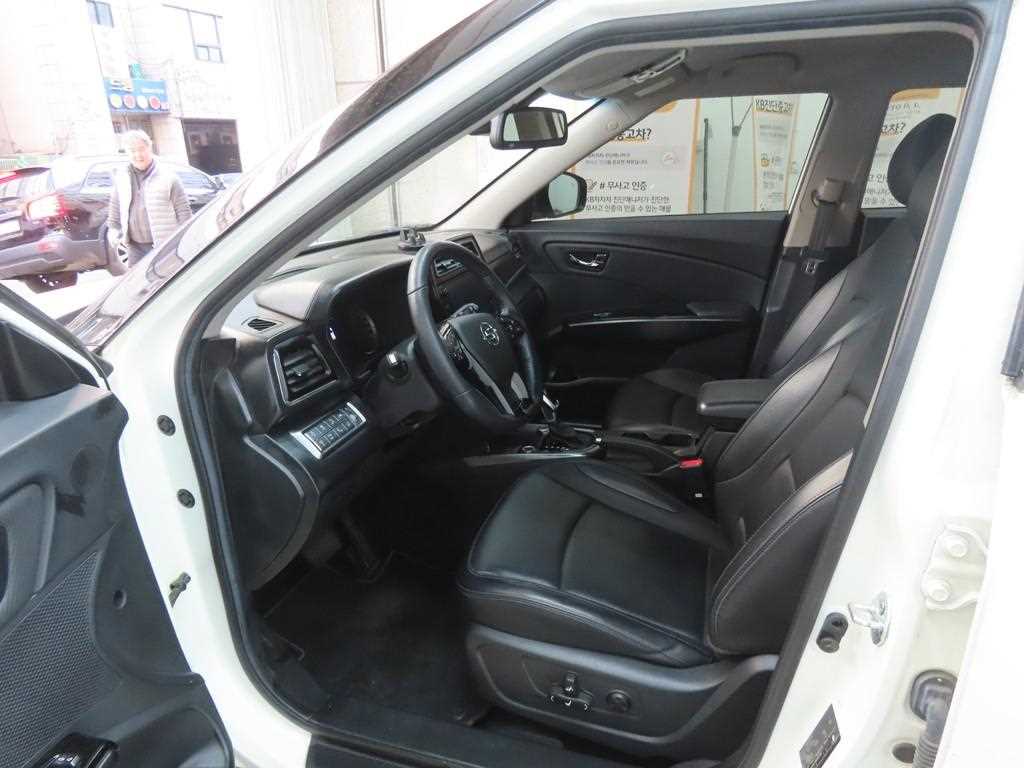 Ssangyong Tivoli - Vista 5