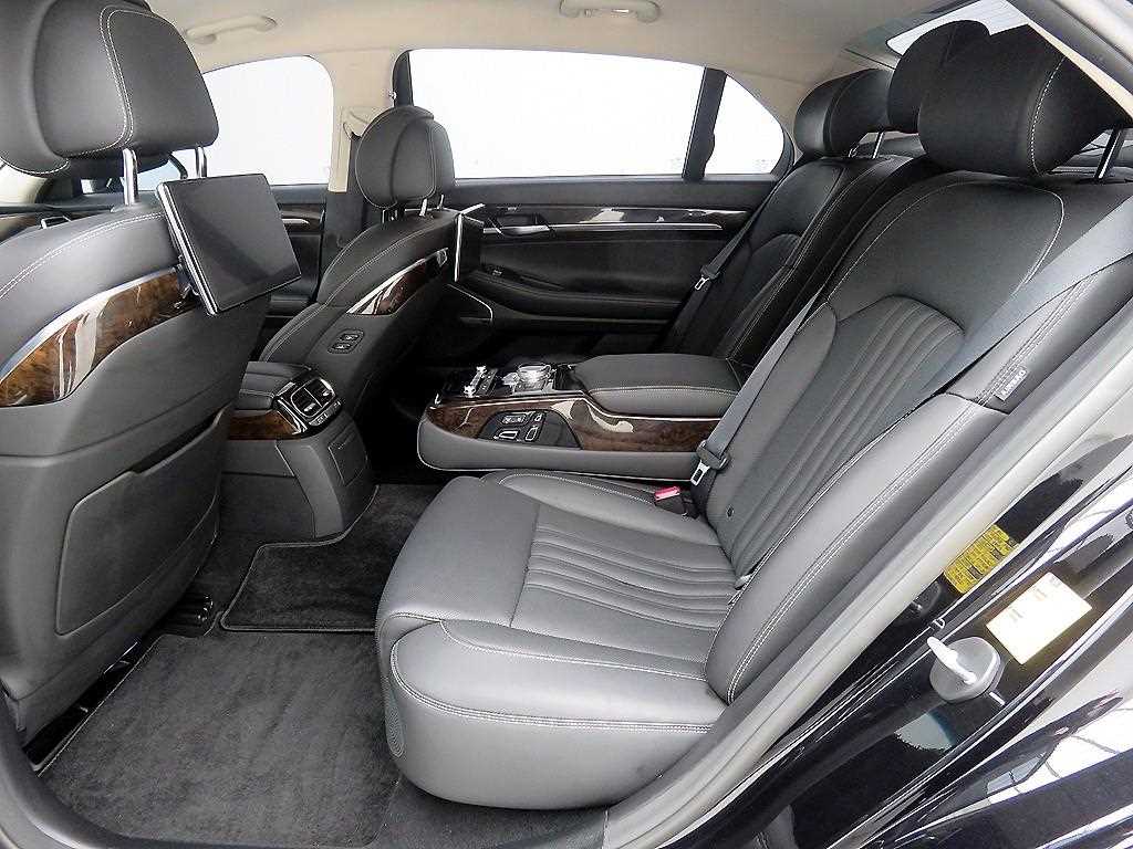 Genesis G90 - Vista 7