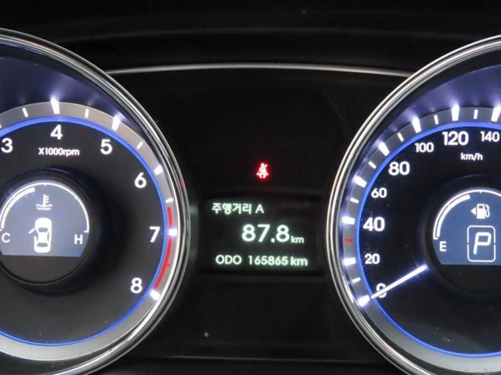 HYUNDAI Sonata - Vista 12