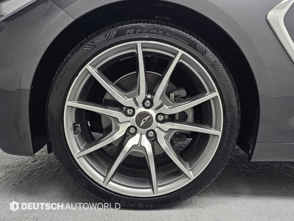 Genesis G70 - Vista 5