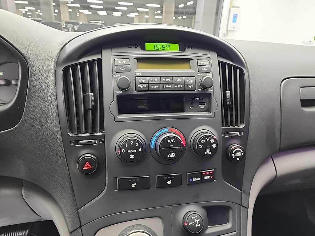 HYUNDAI Starex - Vista 10