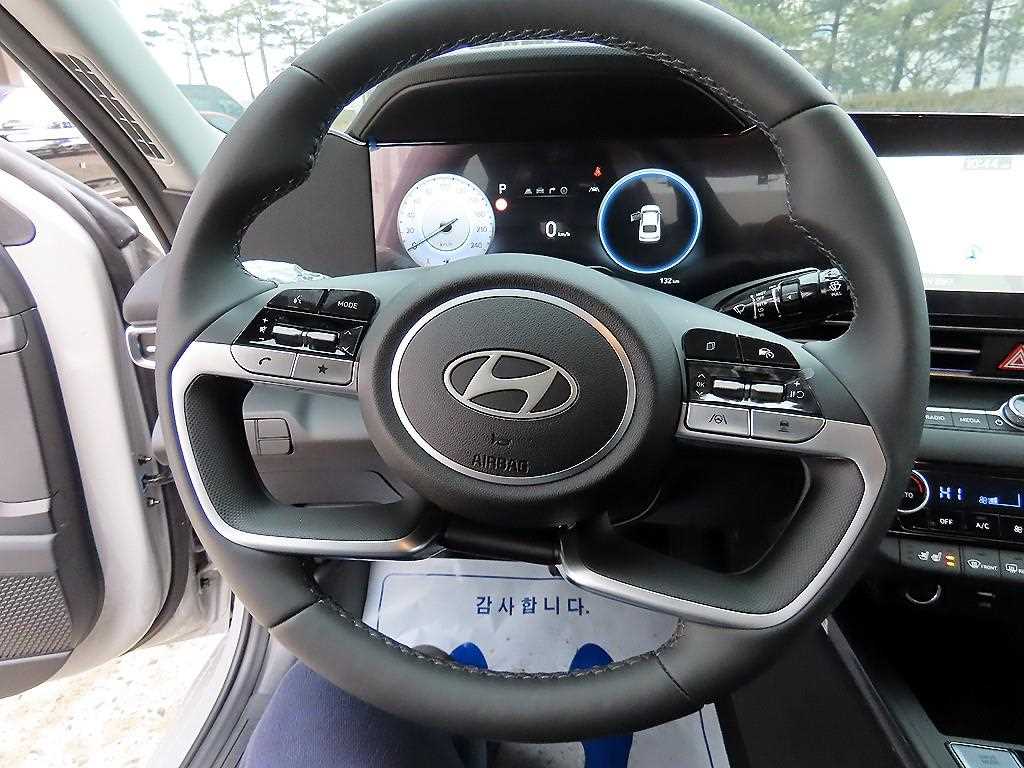 HYUNDAI Avante - Vista 8