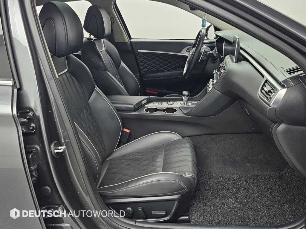 Genesis G70 - Vista 10