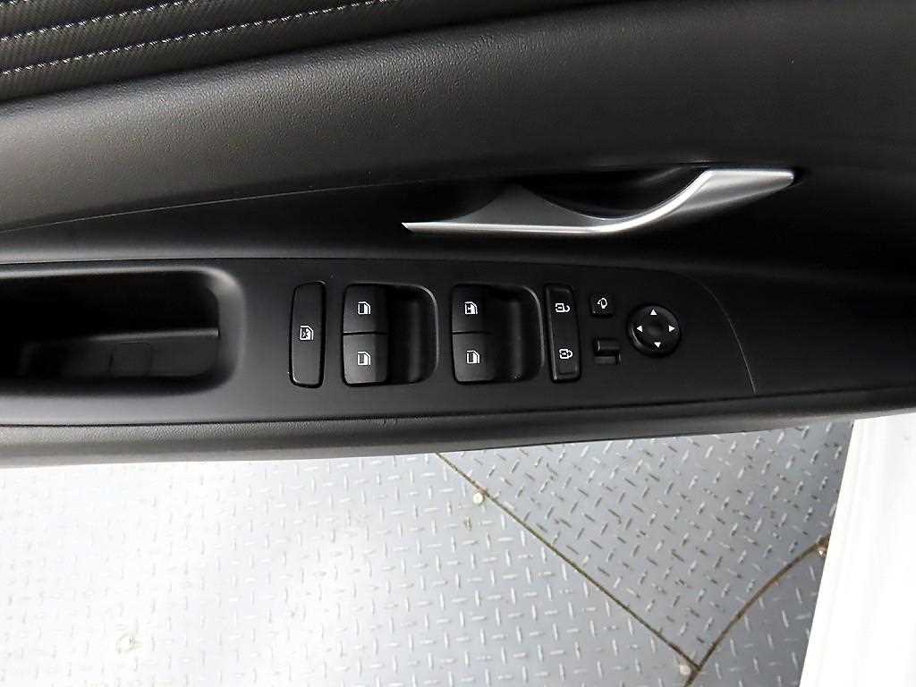 HYUNDAI Avante - Vista 11