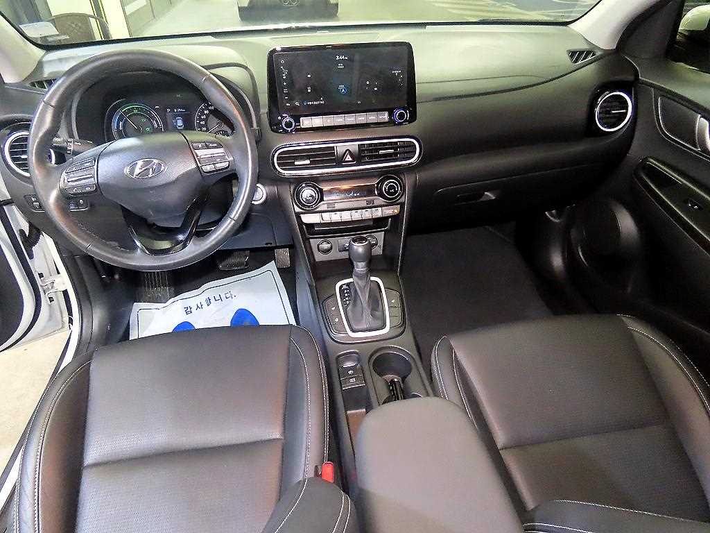 HYUNDAI Kona - Vista 10