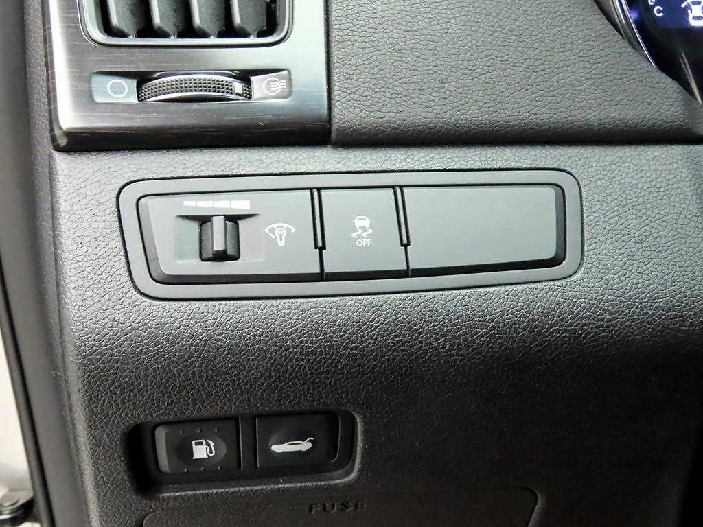 HYUNDAI Sonata - Vista 12