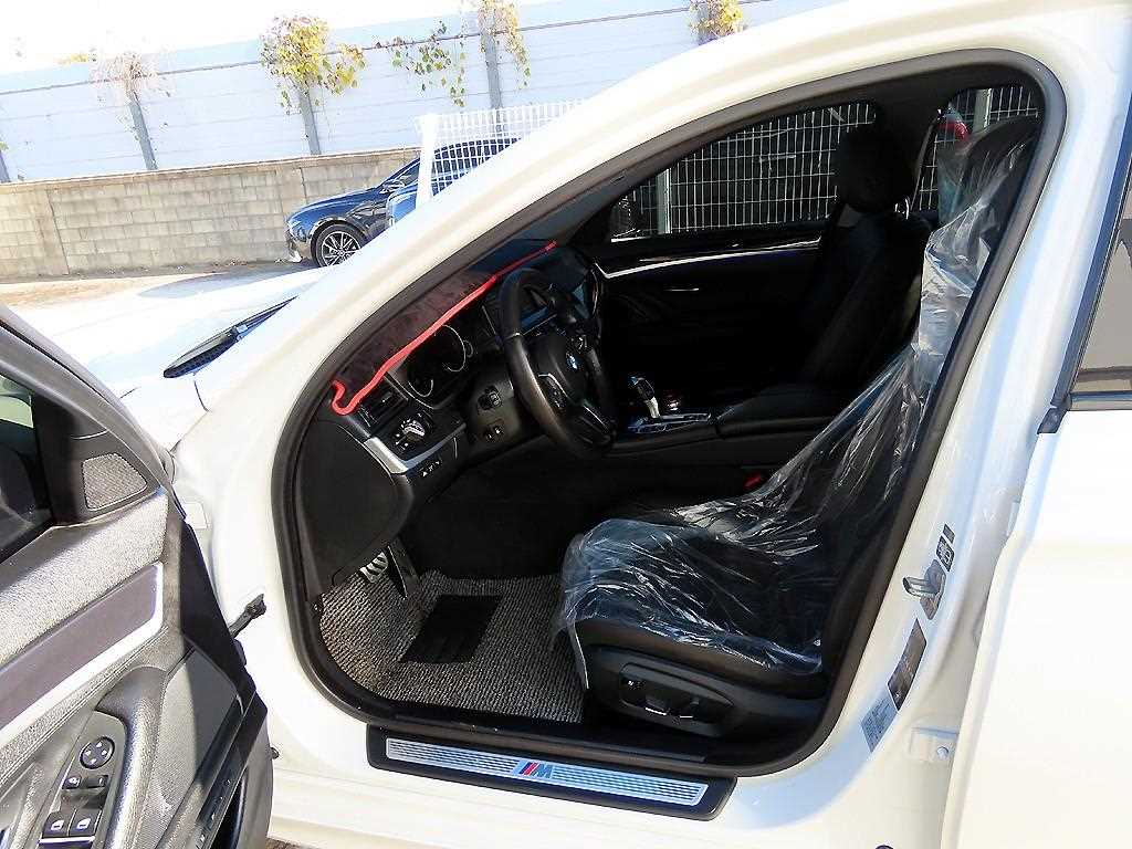 BMW 5 Series - Vista 5