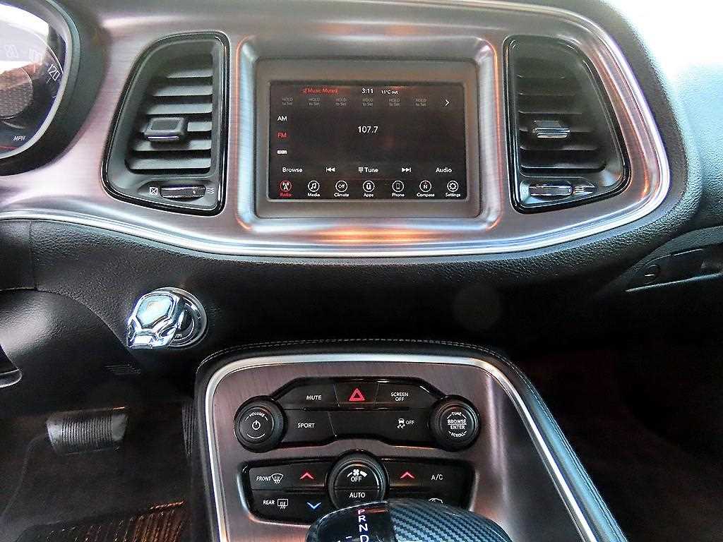 DODGE Challenger - Vista 10