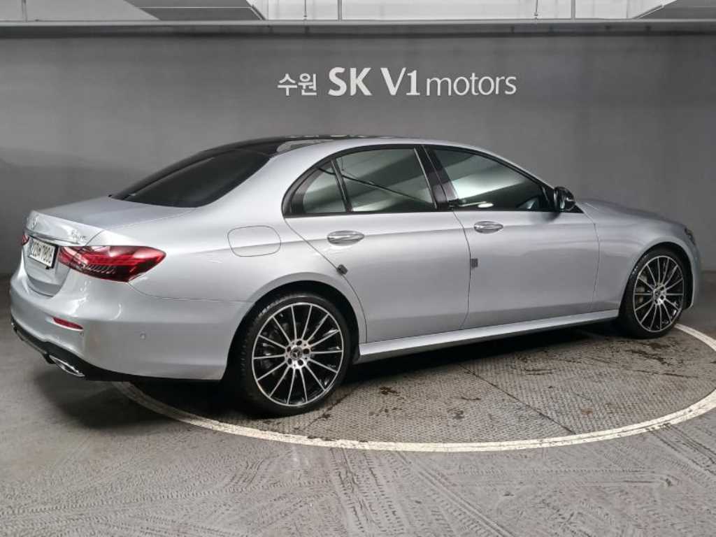 Mercedes Benz E class - Vista 4