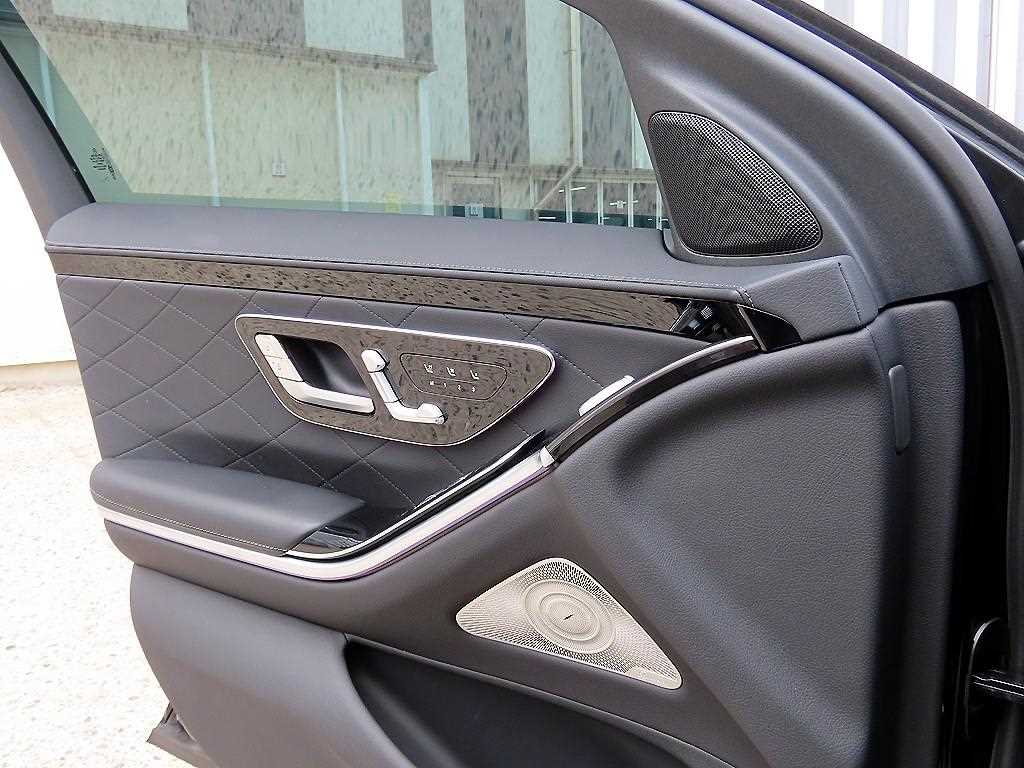 Mercedes Benz S Class - Vista 12