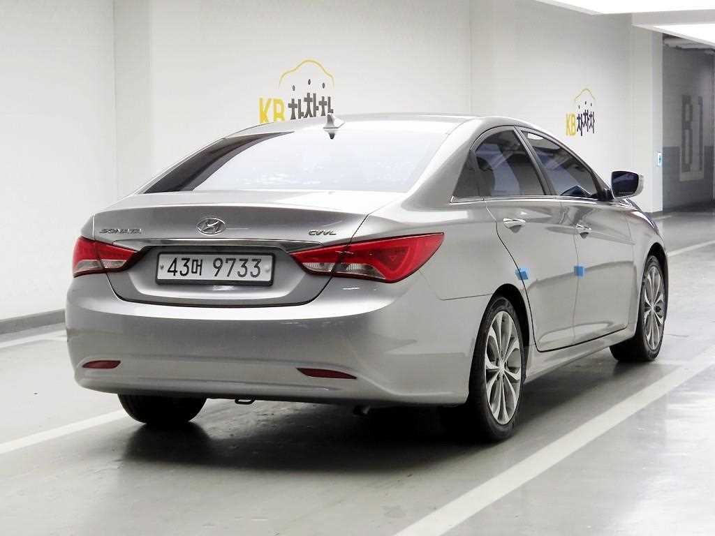 HYUNDAI Sonata - Vista 4