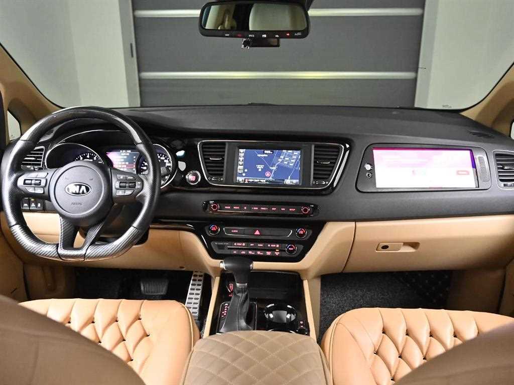 KIA Carnival - Vista 7