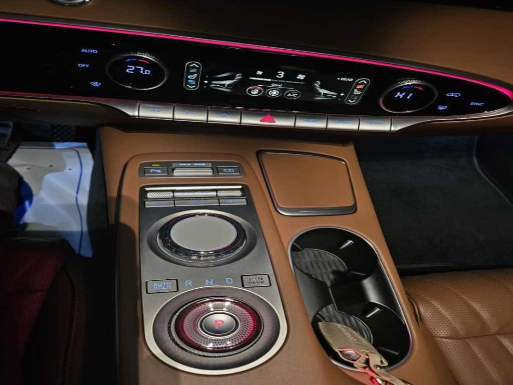 Genesis GV70 - Vista 9