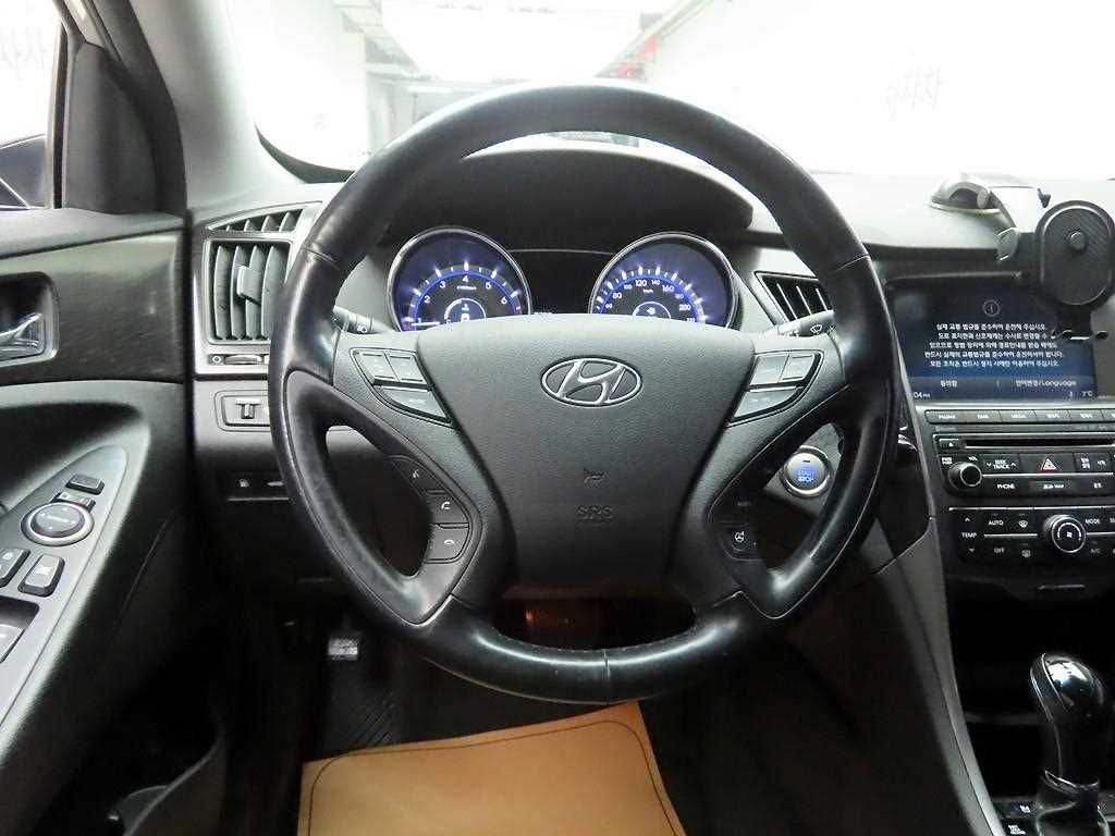 HYUNDAI Sonata - Vista 6