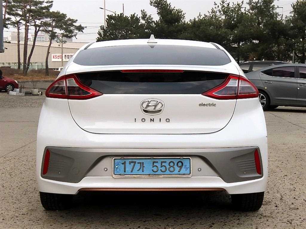 HYUNDAI Ioniq - Vista 4