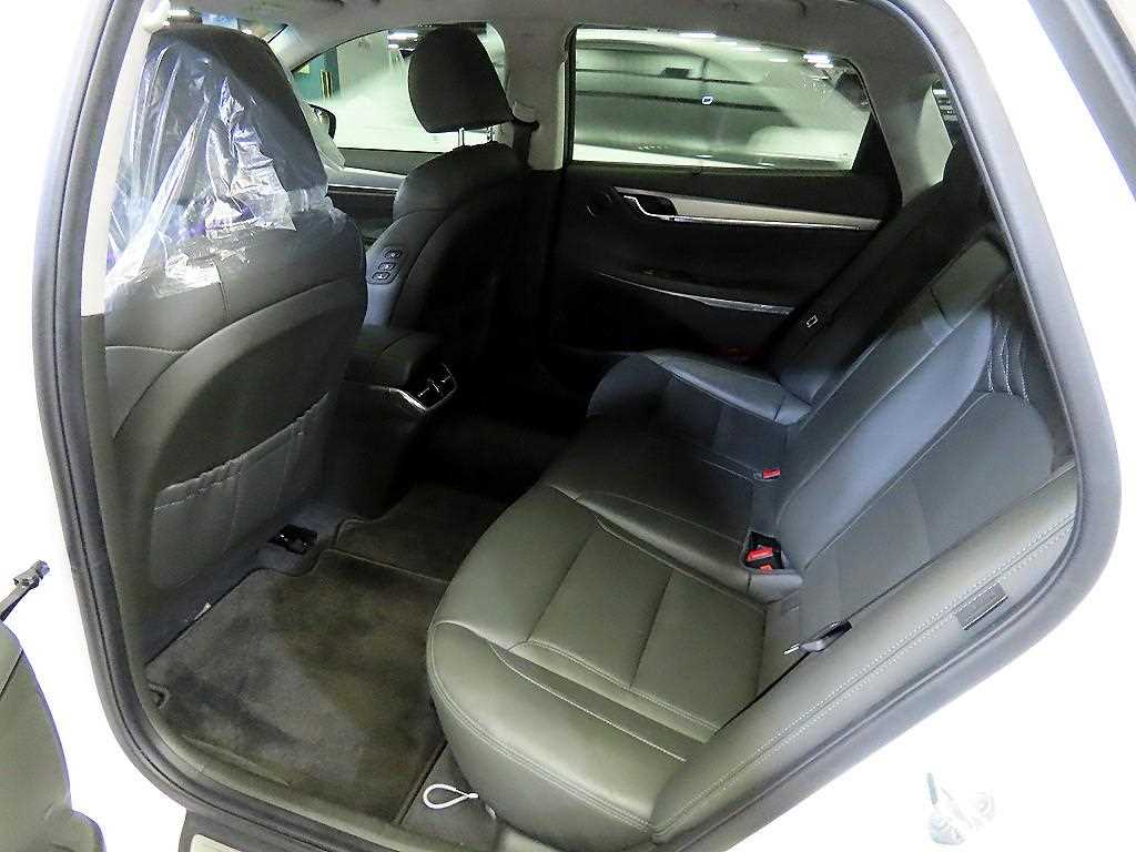 HYUNDAI Grandeur - Vista 7