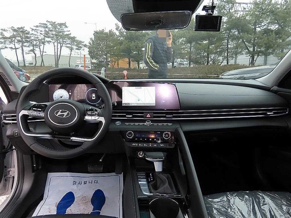 HYUNDAI Avante - Vista 7