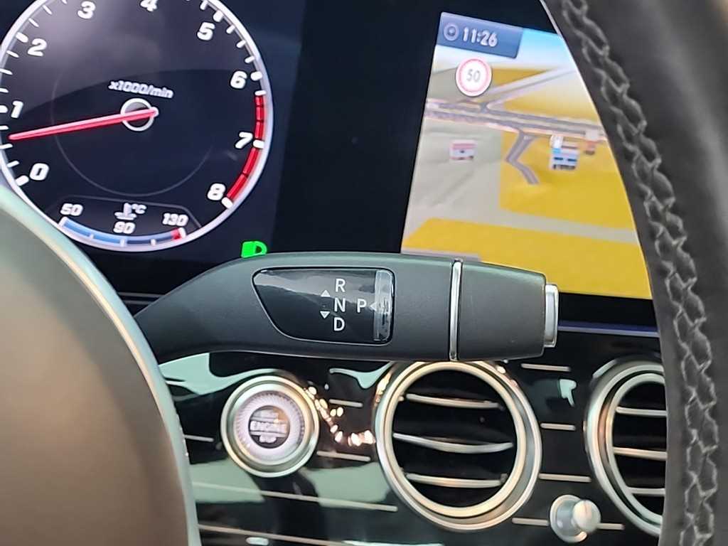 Mercedes Benz E class - Vista 8