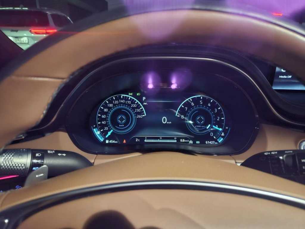 Genesis GV70 - Vista 5