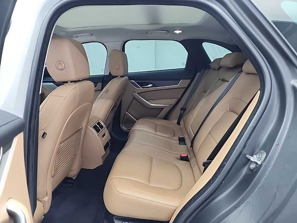 Jaguar F-PACE - Vista 12