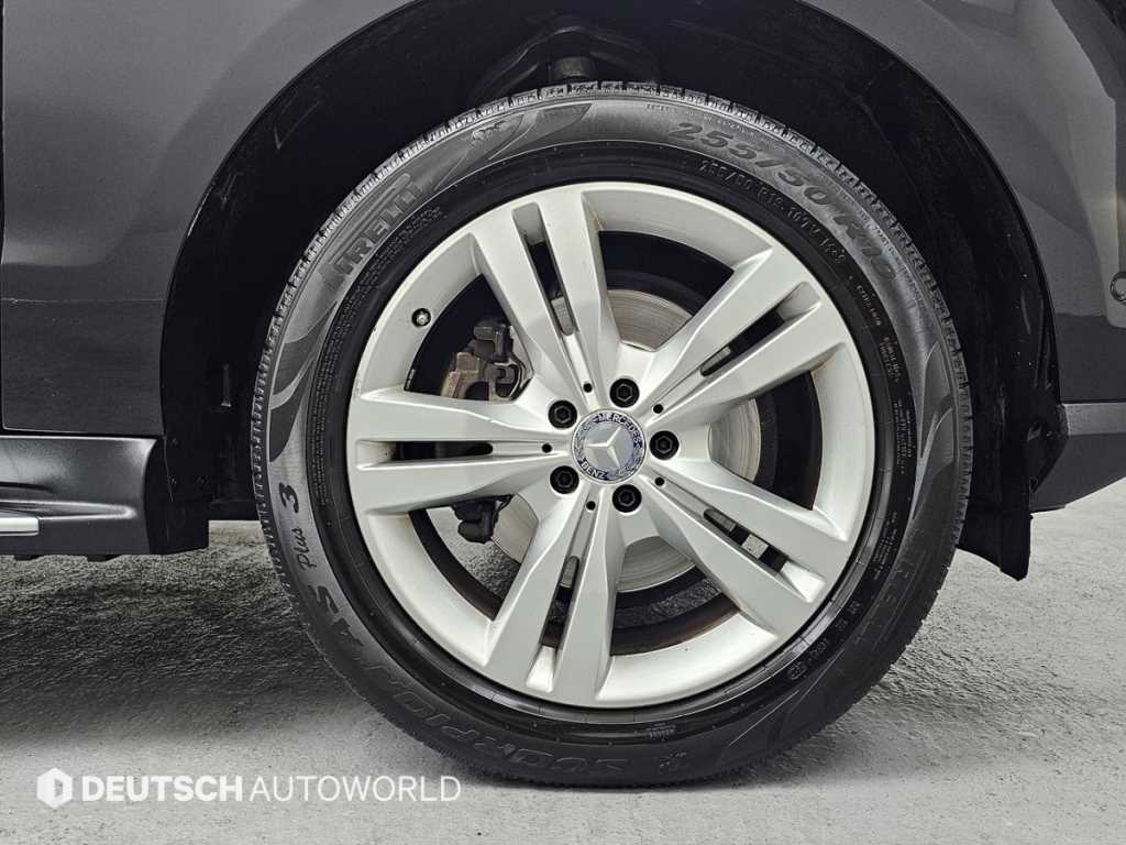 Mercedes Benz M Class - Vista 5