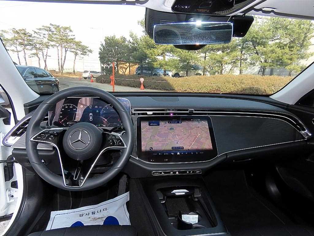 Mercedes Benz E class - Vista 7