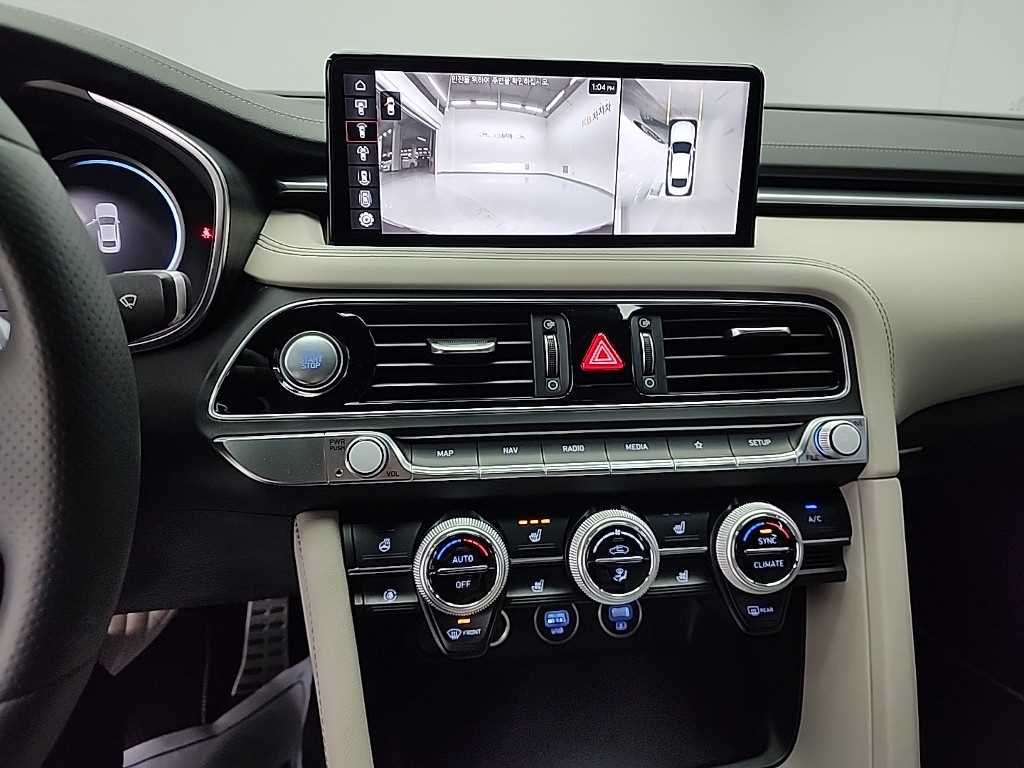 Genesis G70 - Vista 10